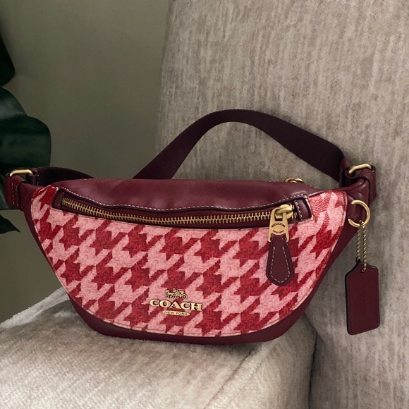 Coach Outlet Warren Mini Belt
Bag With Houndstooth Print - Picture 2 of 6